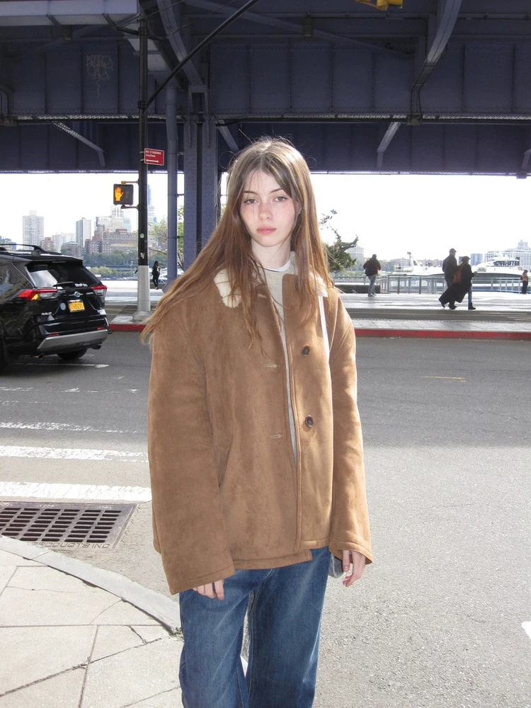 Suede Lamb Fur Jacket Women's Loose Thickened Retro Casual Short Top Warm Long Sleeve Button Closure No Hat
Suede Lamb Fur Jacket Women's Loose Thickened Retro Casual Short Top Warm Long Sleeve Button Closure No Hat
