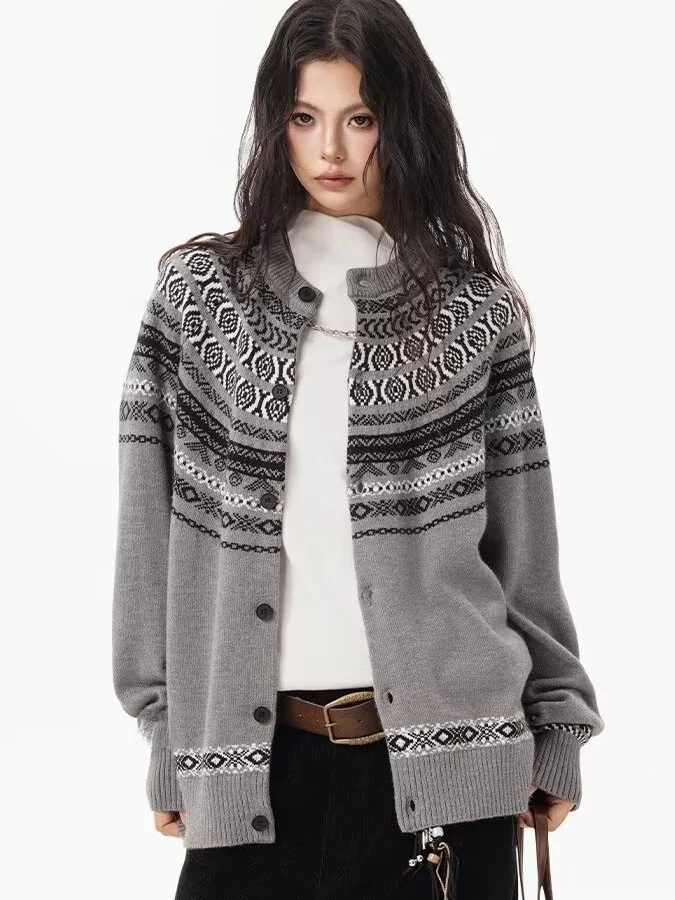 Женский трикотаж в американском стиле ретро больших размеров, осенне-зимний свободный утягивающий открытый кардиган, модный верх
Женский трикотаж в американском стиле ретро больших размеров, осенне-зимний свободный утягивающий открытый кардиган, модный верх