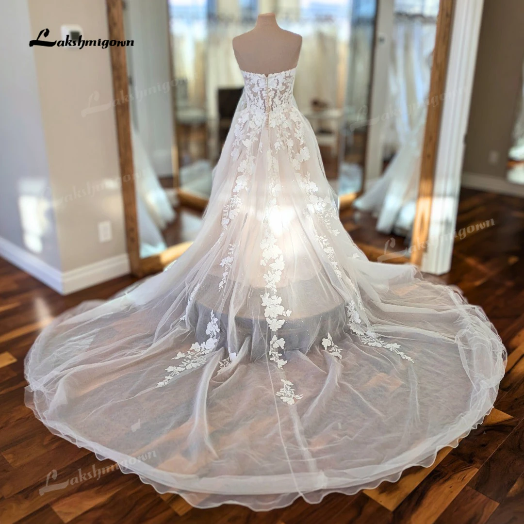 Потрясающее свадебное платье без бретелек в форме сердца 2026, кружевная аппликация, свадебное платье со шлейфом и шлейфом, Vestidos De Novia по индивидуальному заказу
Потрясающее свадебное платье без бретелек в форме сердца 2026, кружевная аппликация, свадебное платье со шлейфом и шлейфом, Vestidos De Novia по индивидуальному заказу