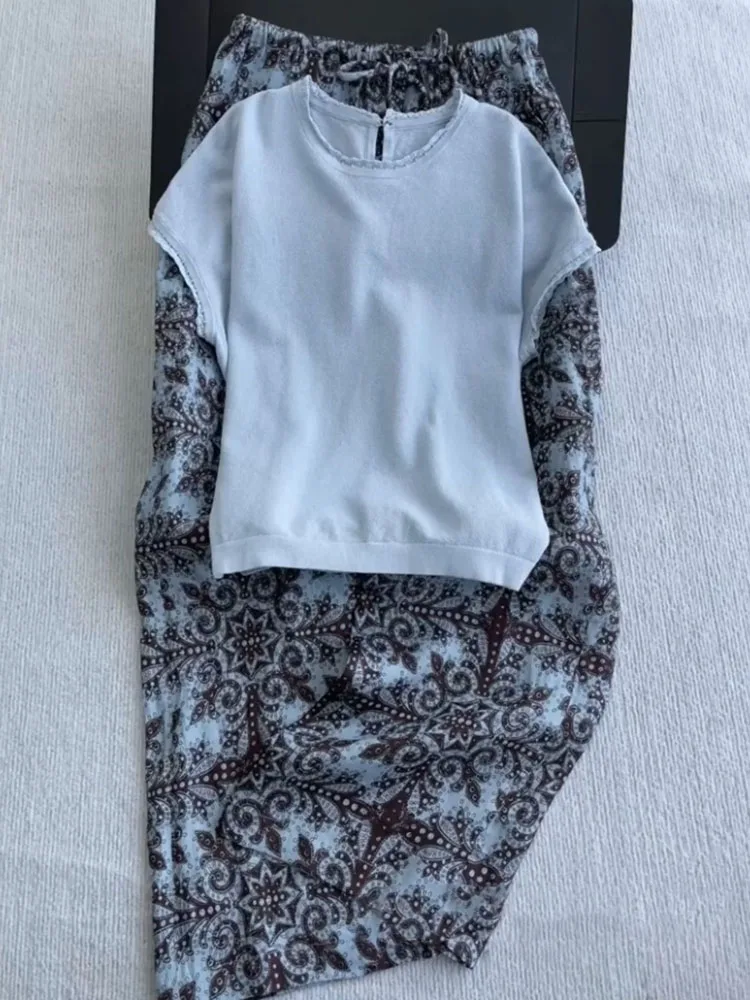 Синий комплект широких брюк с цветочным принтом, женский модный наряд для одежды, летняя коллекция 2025, комплект из двух предметов Ele Sli
Синий комплект широких брюк с цветочным принтом, женский модный наряд для одежды, летняя коллекция 2025, комплект из двух предметов Ele Sli