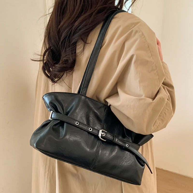High Quality Oil Wax Leather Handbag For Women 2026 New Fashionable Single Shoulder Bag For Commuting Tote Bag
High Quality Oil Wax Leather Handbag For Women 2026 New Fashionable Single Shoulder Bag For Commuting Tote Bag