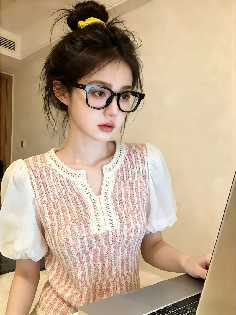 Unique Pink Knitted Top with Hollow out Bubble Sleeves for Women Summer Sweet Special Self Kept Korean Style Straight Cut
Unique Pink Knitted Top with Hollow out Bubble Sleeves for Women Summer Sweet Special Self Kept Korean Style Straight Cut