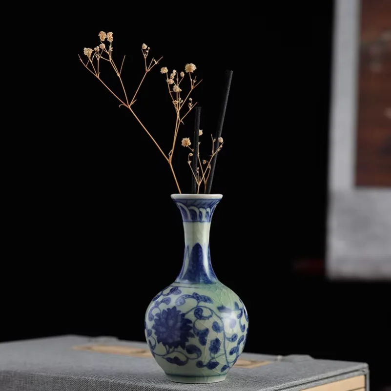 Vintage Blue and White Porcelain Vase Chinese Ceramic Small Vase Decoration Living Room Artistic Decoration
Vintage Blue and White Porcelain Vase Chinese Ceramic Small Vase Decoration Living Room Artistic Decoration