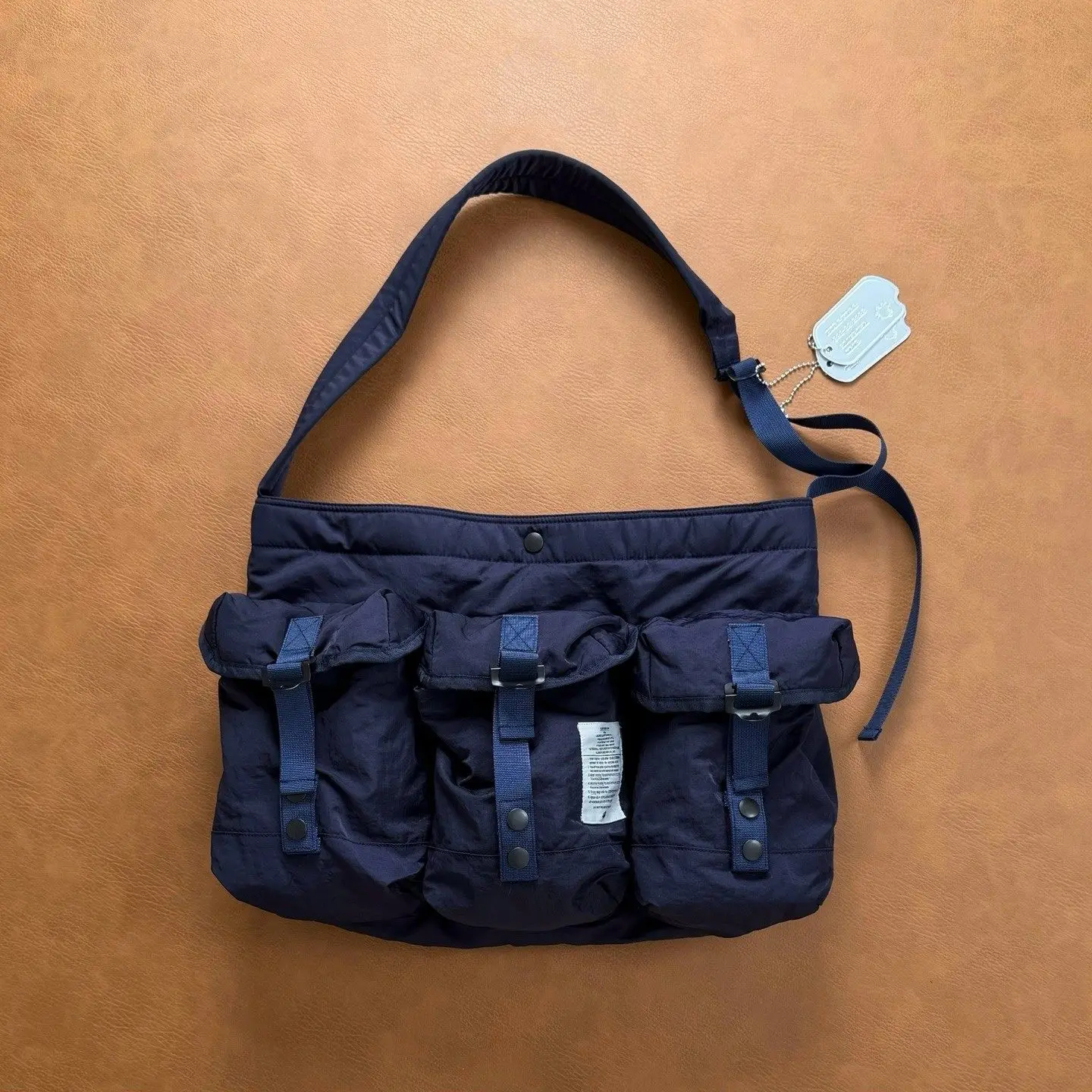 Мужская нейлоновая сумка через плечо, водонепроницаемая сумка через плечо большой вместимости, с несколькими карманами, легкая, стильная, для поездок на работу, путешествий, пеших прогулок
Мужская нейлоновая сумка через плечо, водонепроницаемая сумка через плечо большой вместимости, с несколькими карманами, легкая, стильная, для поездок на работу, путешествий, пеших прогулок