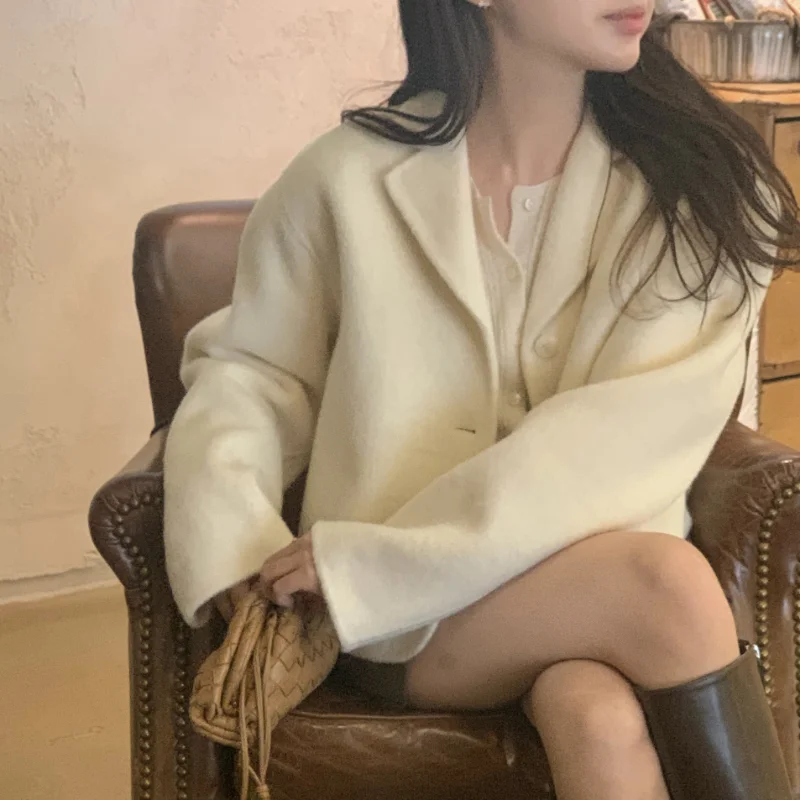 2025 NEW ic Korean Style Ele Pure Color Autumn Knitted Sweater Women's Jacket Fashionable Casual Sophistied Suit Style
2025 NEW ic Korean Style Ele Pure Color Autumn Knitted Sweater Women's Jacket Fashionable Casual Sophistied Suit Style