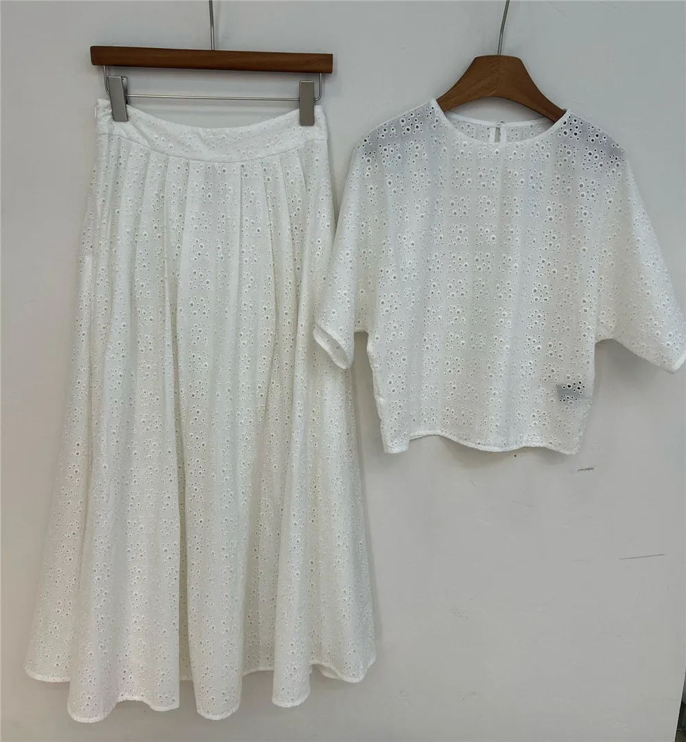 2025 Women's Hollow Short Sleeve Shirt Top+ Pleated Puffy A-line Umbrella Skirt Lady Leisure Suit
2025 Women's Hollow Short Sleeve Shirt Top+ Pleated Puffy A-line Umbrella Skirt Lady Leisure Suit