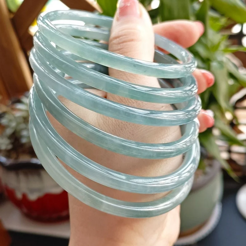 Authentic natural jadeite bracelet, fine and smooth, icy translucent with a gelatinous texture, ice blue water, thin round beads
Authentic natural jadeite bracelet, fine and smooth, icy translucent with a gelatinous texture, ice blue water, thin round beads