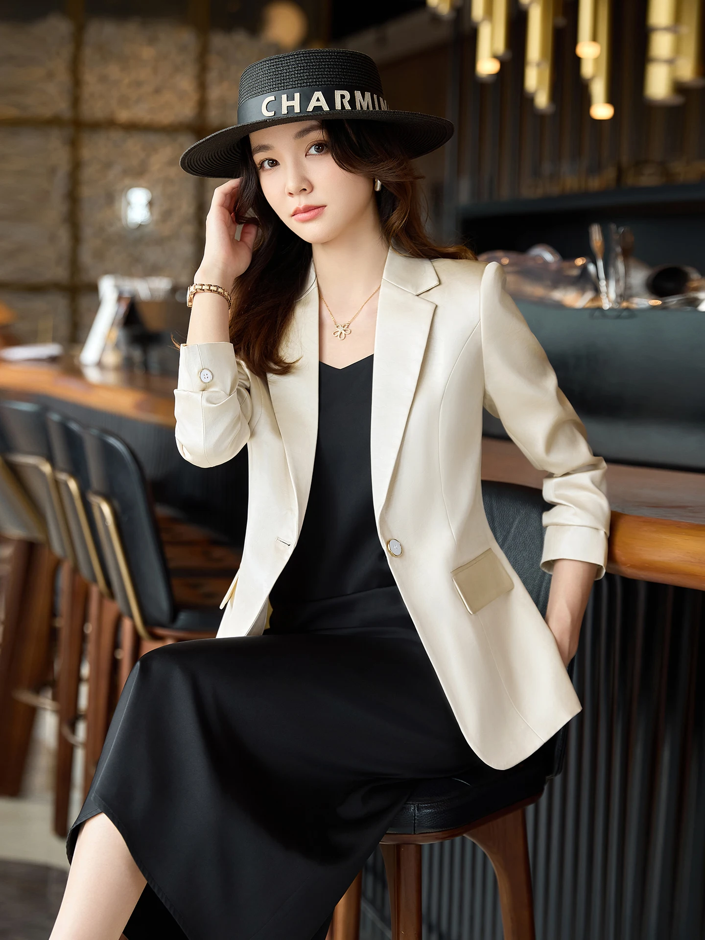 AIyssa Fashionable professional women's long-sleeved blazer, sophisticated elegant. 2025 autumn winter new styles
AIyssa Fashionable professional women's long-sleeved blazer, sophisticated elegant. 2025 autumn winter new styles