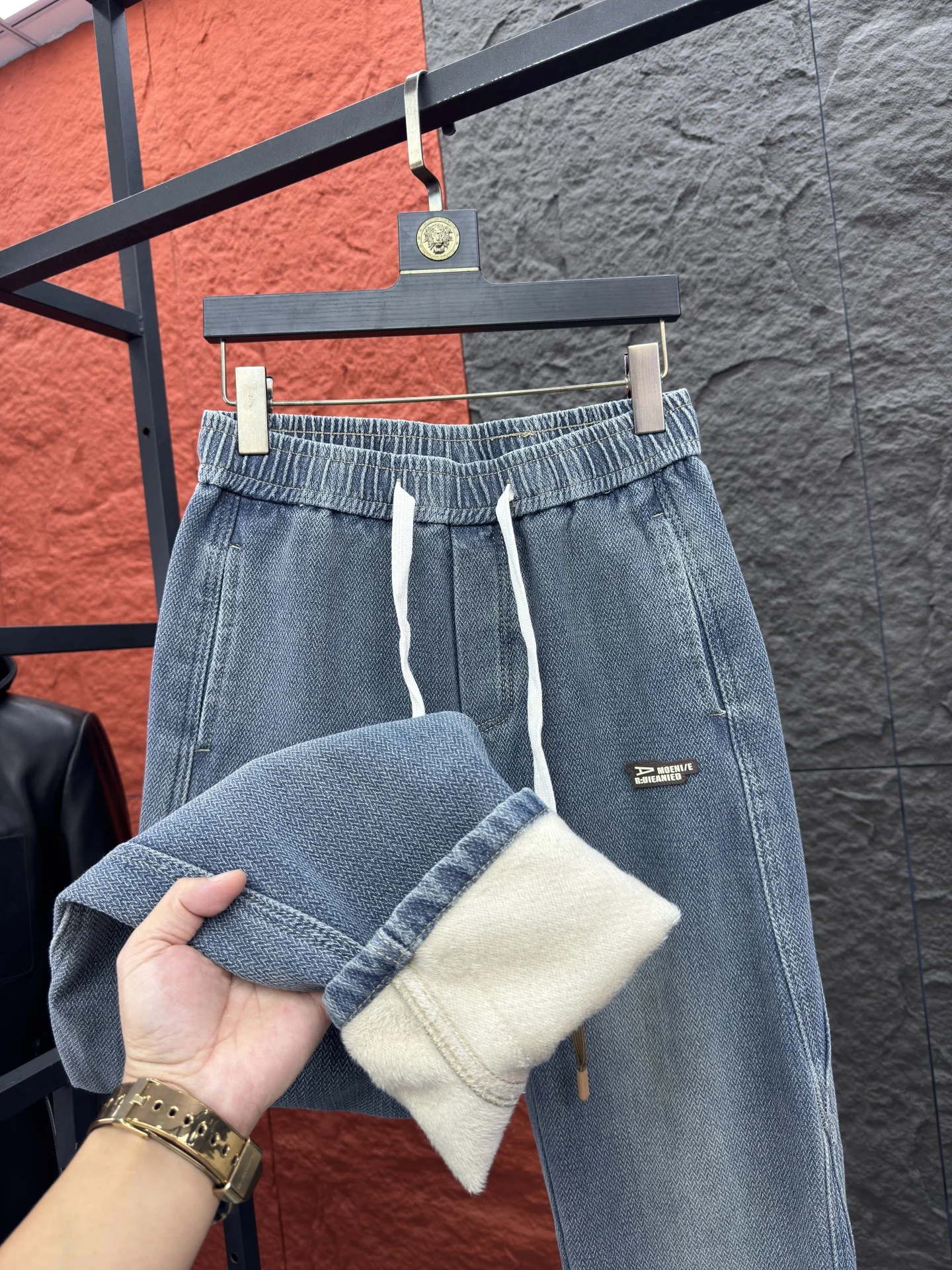 Мужские удобные теплые свободные прямые джинсы с подкладкой Thiened Fce, джинсовые брюки с эластичной резинкой на талии, осень-зима, высокий ворсовый узор
Мужские удобные теплые свободные прямые джинсы с подкладкой Thiened Fce, джинсовые брюки с эластичной резинкой на талии, осень-зима, высокий ворсовый узор