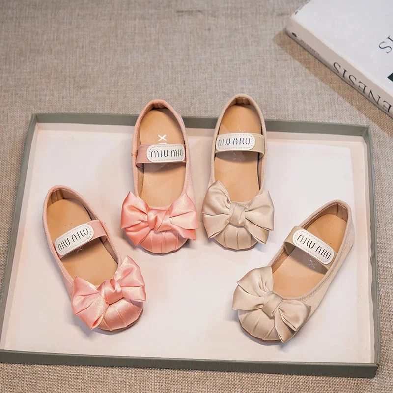 *2026 Casual Soft Cartoon Bow Students Cute Comfortable Elegant Kids Daily Summer Baby Girls Beautiful Hollow Flat Sandals
*2026 Casual Soft Cartoon Bow Students Cute Comfortable Elegant Kids Daily Summer Baby Girls Beautiful Hollow Flat Sandals