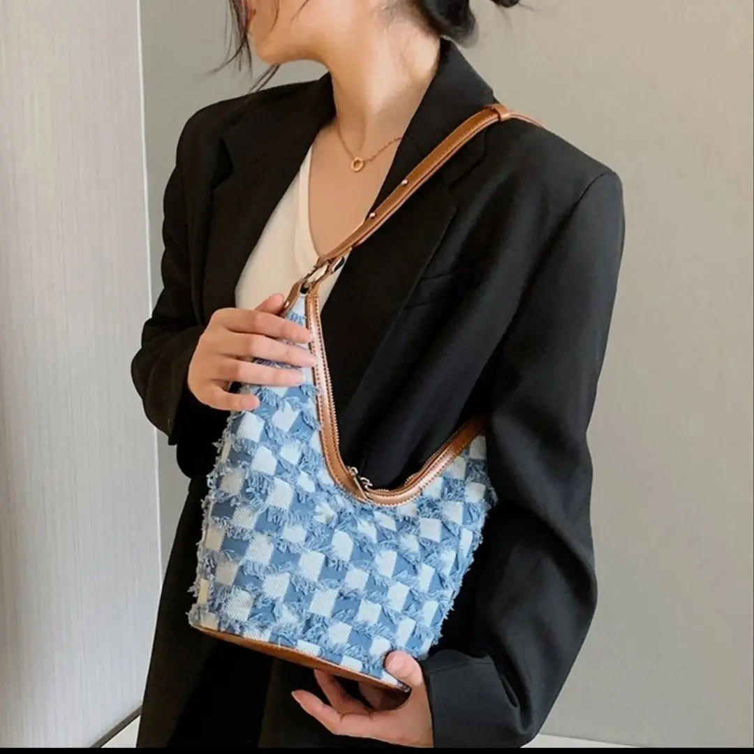 Модная синяя сумка с бахромой, женская шахматная сумка-ведро большой емкости, женская повседневная джинсовая холщовая сумка через плечо 2025
Модная синяя сумка с бахромой, женская шахматная сумка-ведро большой емкости, женская повседневная джинсовая холщовая сумка через плечо 2025