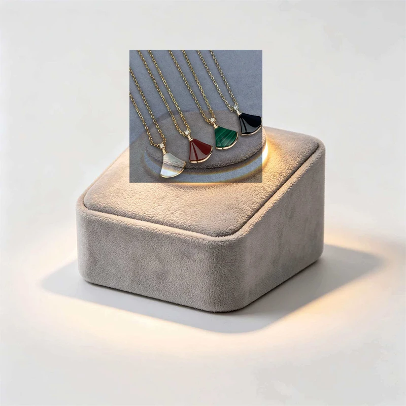 2026 High-Quality Fashion Classic 925 Silver Simple Skirt Pendant Necklace
2026 High-Quality Fashion Classic 925 Silver Simple Skirt Pendant Necklace