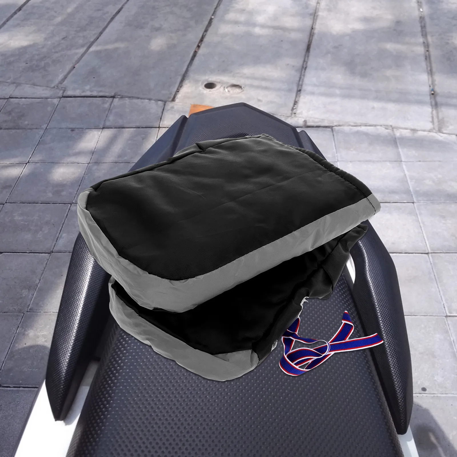 1 пара универсальных мотоциклетных муфт для руля, толстые теплые перчатки, водонепроницаемые зимние чехлы для защиты рук на скутерах и мотоциклах
1 пара универсальных мотоциклетных муфт для руля, толстые теплые перчатки, водонепроницаемые зимние чехлы для защиты рук на скутерах и мотоциклах