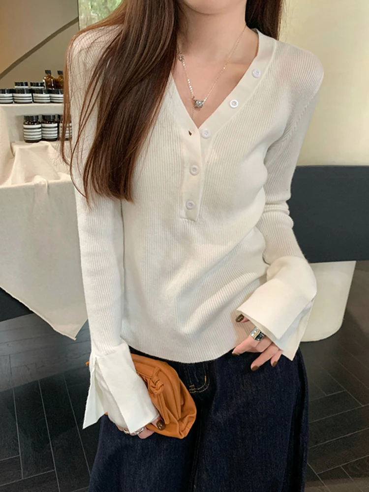Корейский вязаный топ на пуговицах для женщин, приталенный, с длинными рукавами-колокол, V-образным вырезом, белый, с эффектом высокого класса, зимняя мода
Корейский вязаный топ на пуговицах для женщин, приталенный, с длинными рукавами-колокол, V-образным вырезом, белый, с эффектом высокого класса, зимняя мода