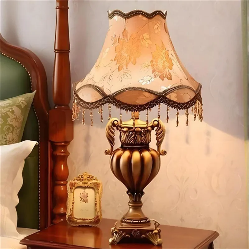 TEMAR European Desk Lamp LED Retro Creativity Living Room Bedroom Study Wedding room Villa Hotel Home Decoration Desk Light
TEMAR European Desk Lamp LED Retro Creativity Living Room Bedroom Study Wedding room Villa Hotel Home Decoration Desk Light