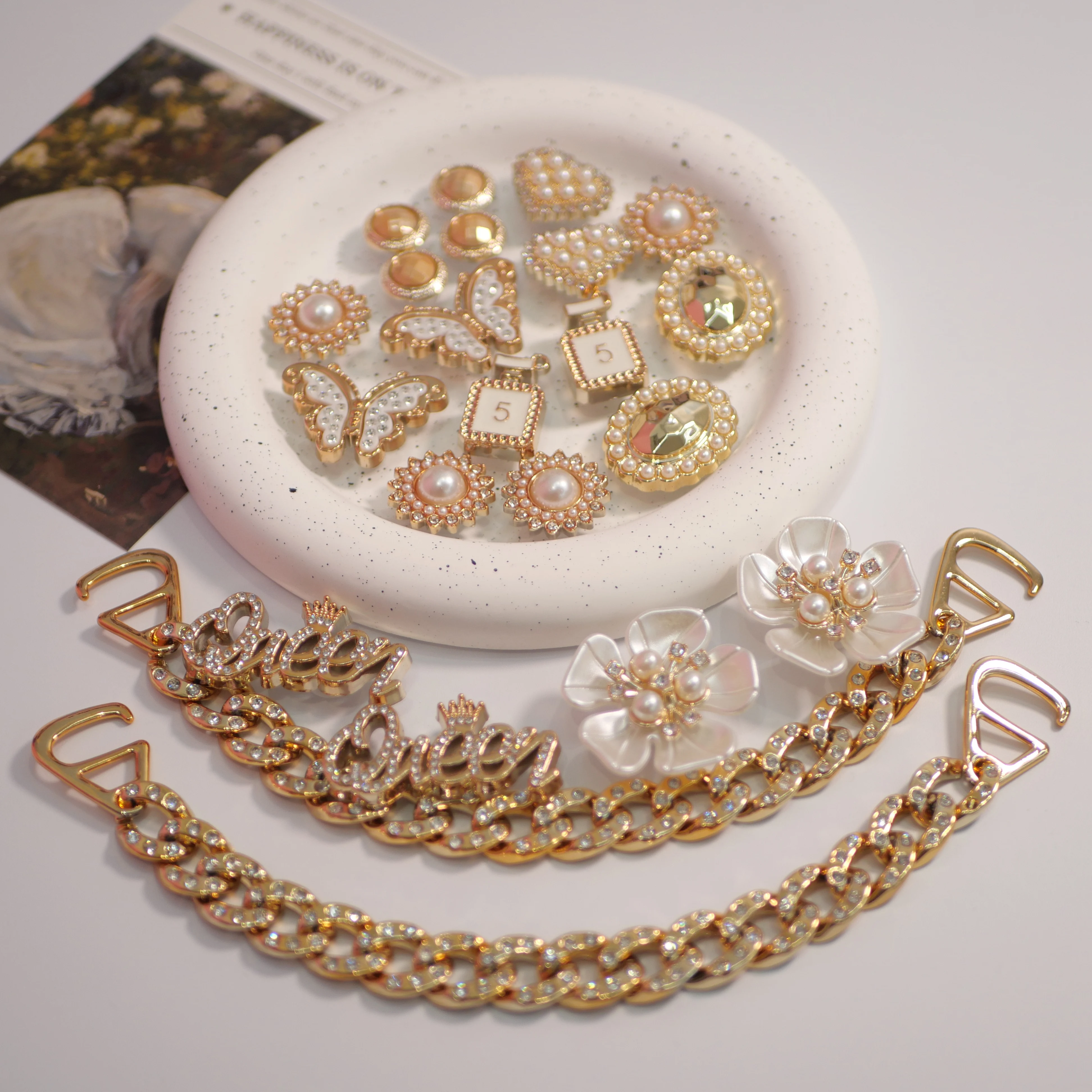 22 pcs shoe charms set, floral chains, DIY decorations, removable flip-flop buckle accessories, faux pearl shoe clips
22 pcs shoe charms set, floral chains, DIY decorations, removable flip-flop buckle accessories, faux pearl shoe clips