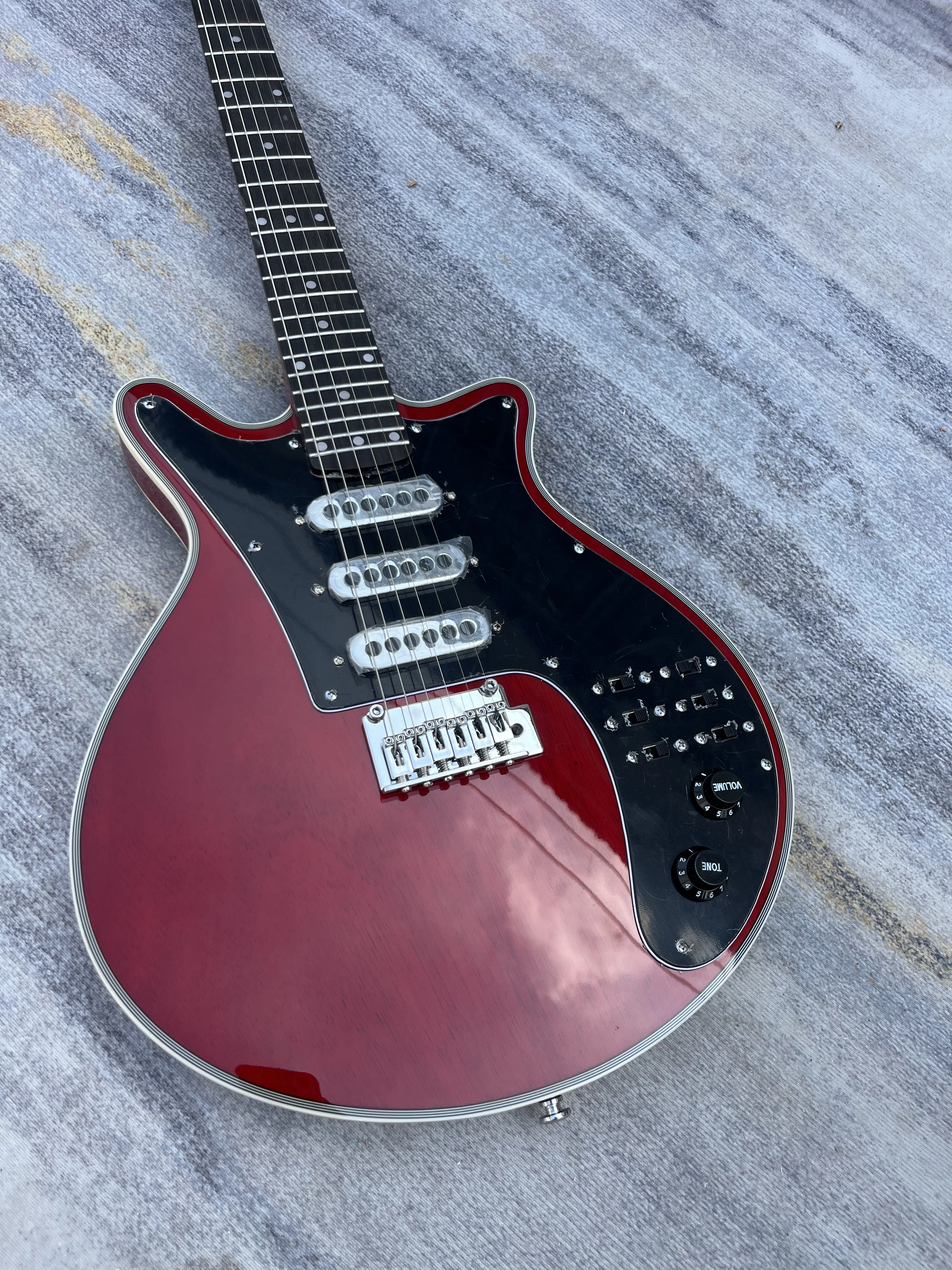 Chinese Electric guitar Bran Red color May tremolo system
Chinese Electric guitar Bran Red color May tremolo system
