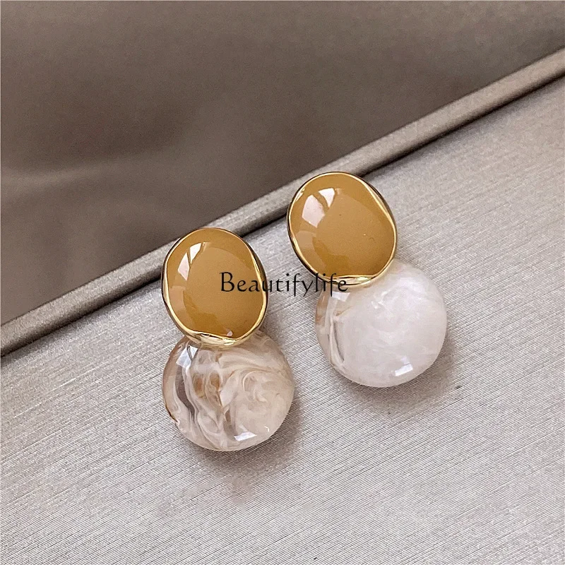 Oil drop earrings women's versatile fashion 2024 new popular high-end light luxury temperament earrings
Oil drop earrings women's versatile fashion 2024 new popular high-end light luxury temperament earrings