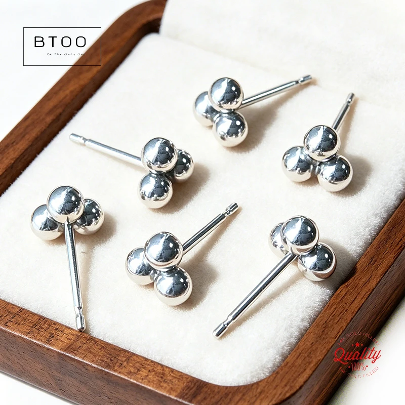 1 Pair 3mm 925 Sterling Silver Three-Ball Post Earrings with Open Ring Option for Customizable Drops And Dangles
1 Pair 3mm 925 Sterling Silver Three-Ball Post Earrings with Open Ring Option for Customizable Drops And Dangles
