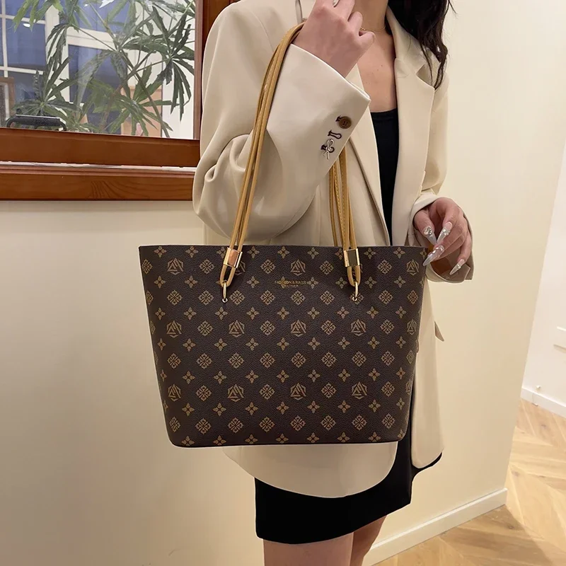 Роскошная дизайнерская сумка для вечеринок, новая модная сумка через плечо на молнии, высококачественная повседневная дорожная женская сумка
Роскошная дизайнерская сумка для вечеринок, новая модная сумка через плечо на молнии, высококачественная повседневная дорожная женская сумка