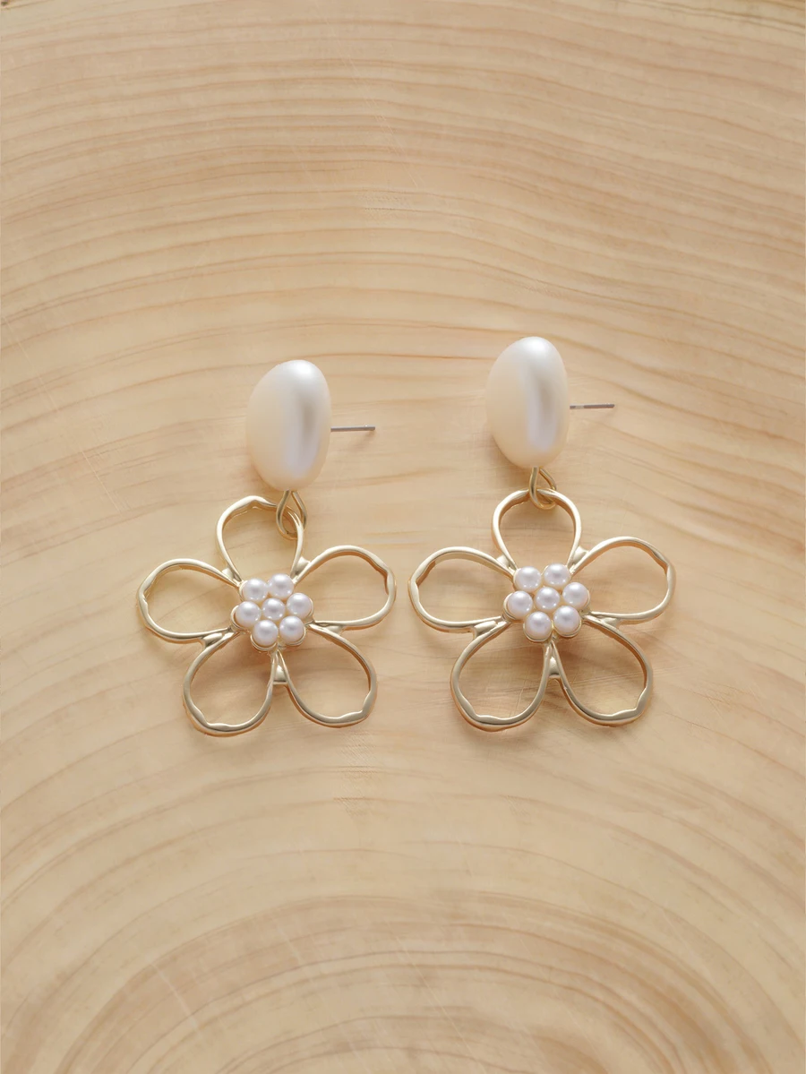 2pcs faux pearl floral drop earrings for Valentine’s Day
2pcs faux pearl floral drop earrings for Valentine’s Day