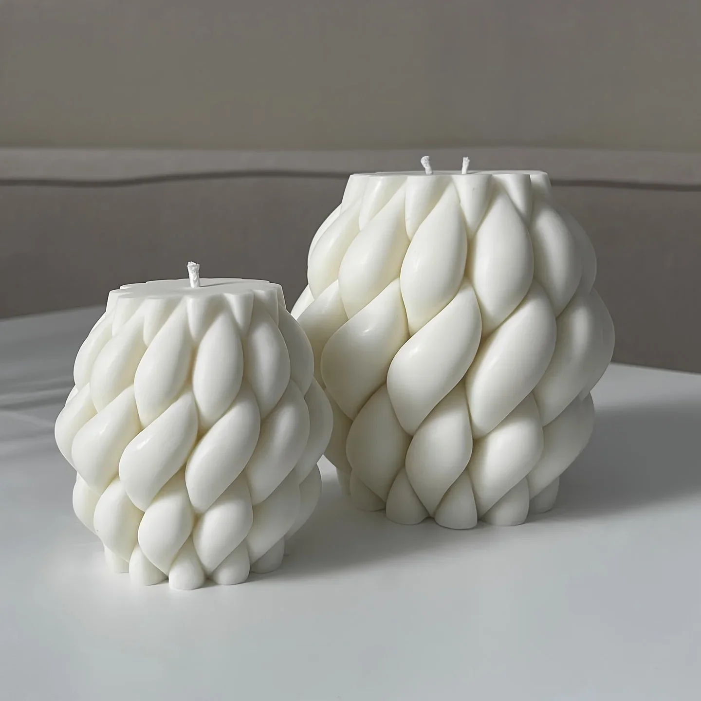 1pc Geometric Wave Twisted Candle Molds Abstract Art Decoration Wave Striped Columns Modern Candles Aroma Wax Silicone Molds
1pc Geometric Wave Twisted Candle Molds Abstract Art Decoration Wave Striped Columns Modern Candles Aroma Wax Silicone Molds