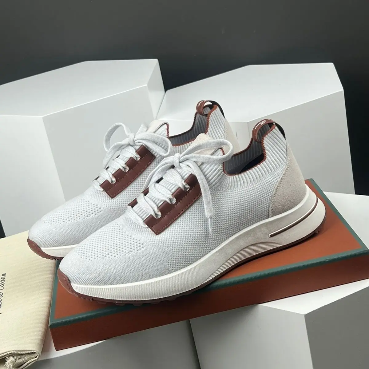 2025 Marathon Professional Running Shoes Men's Comfortable Casual Sneakers Hot New Shock Absorption Racing
2025 Marathon Professional Running Shoes Men's Comfortable Casual Sneakers Hot New Shock Absorption Racing