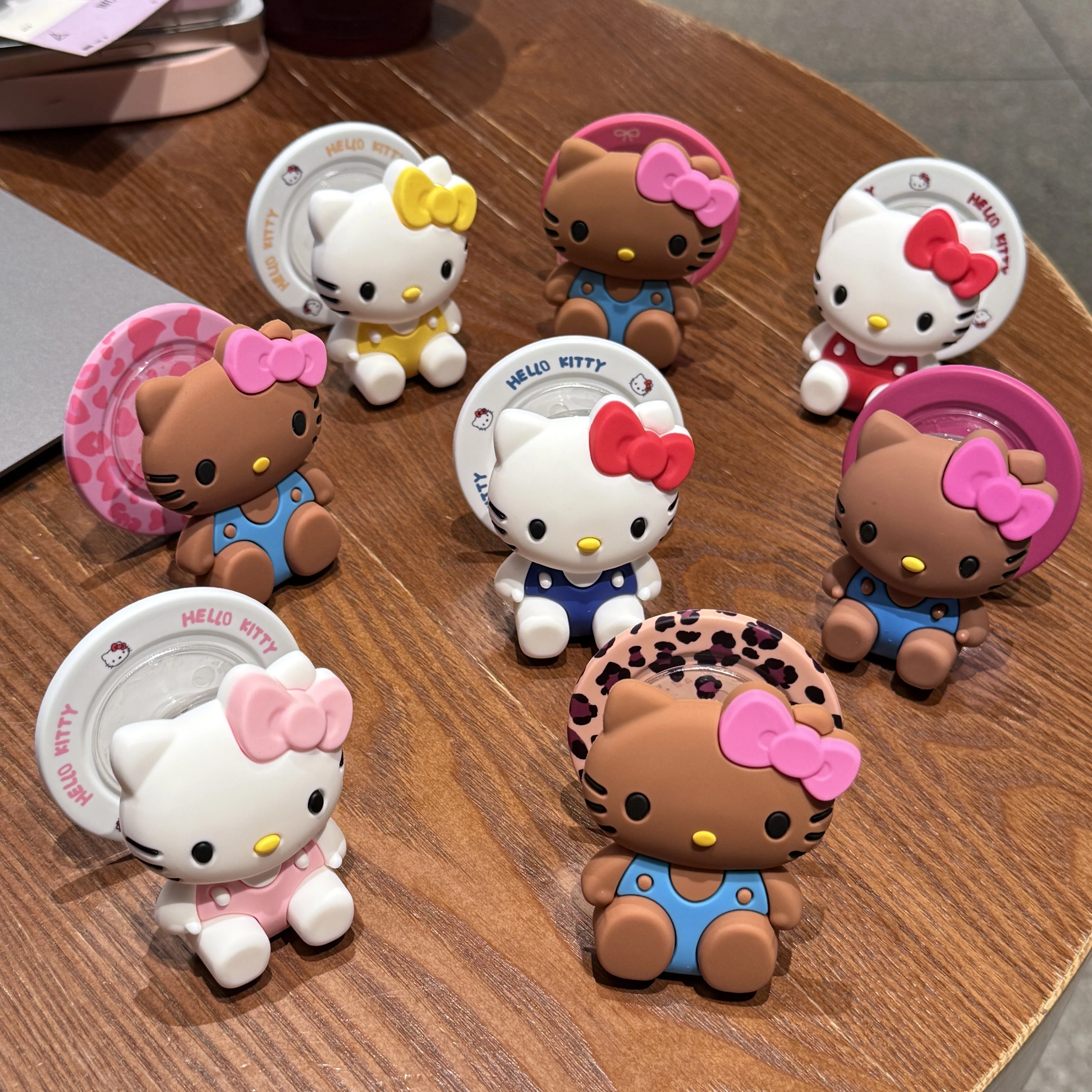 Sanrio для Hello Kitty, силиконовый гель, магнит на присоске, держатель для мобильного телефона, удобный практичный кронштейн для корпуса или смартфона с героями мультфильмов
Sanrio для Hello Kitty, силиконовый гель, магнит на присоске, держатель для мобильного телефона, удобный практичный кронштейн для корпуса или смартфона с героями мультфильмов