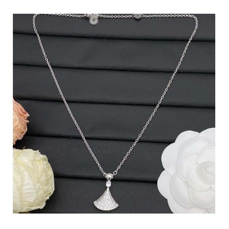 Special for New Full Diamond Necklaces, High-end Light Luxury, Niche Trend, High-end Necklace Women
Special for New Full Diamond Necklaces, High-end Light Luxury, Niche Trend, High-end Necklace Women