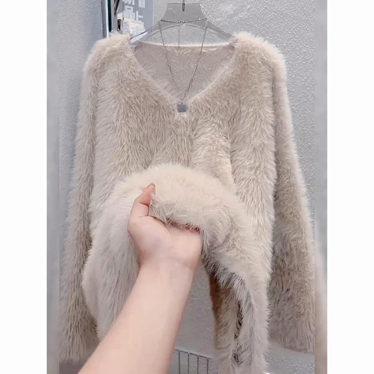 2025 Women Loose Sweater Korean Fashion Winter Casual Chic Oversize Knitwear Pullover Long Sleeve Elegant Outwear Clothing
2025 Women Loose Sweater Korean Fashion Winter Casual Chic Oversize Knitwear Pullover Long Sleeve Elegant Outwear Clothing