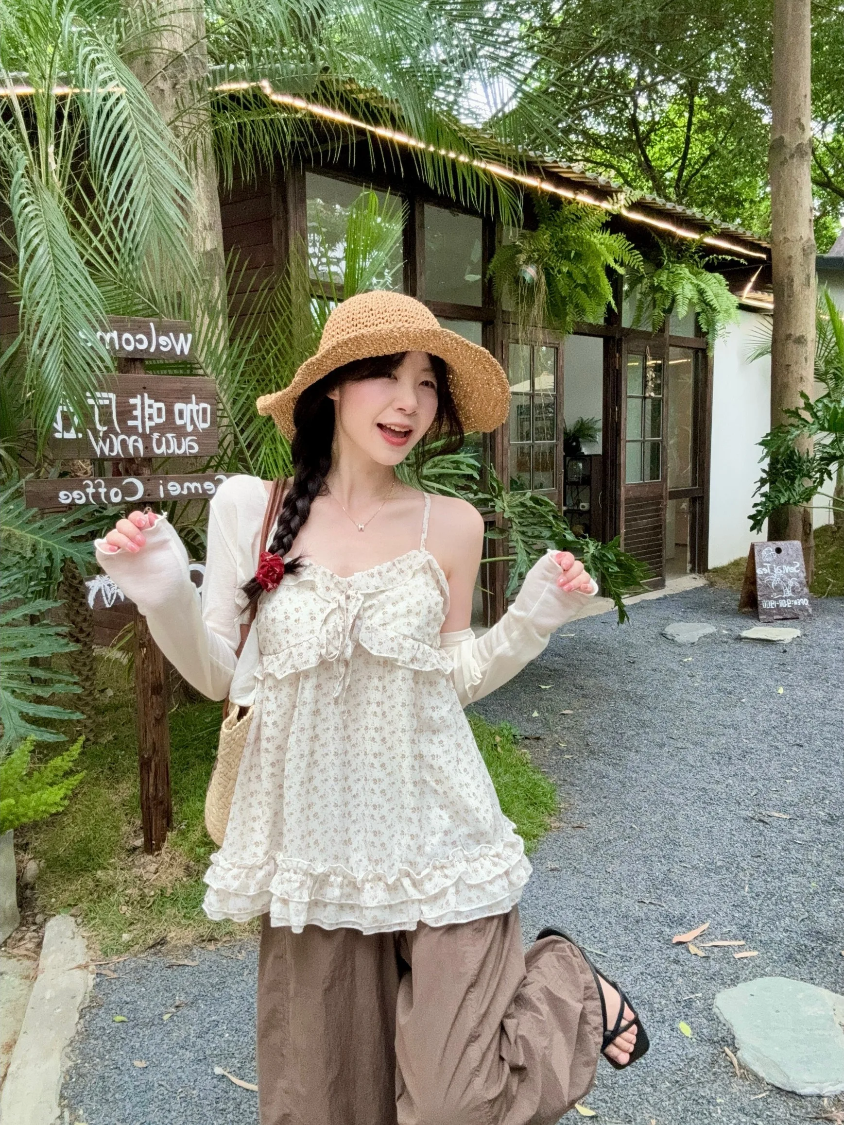 plus Size Women's Sweet Floral Print Camisole Tank Top Long Sleeve UV Protection Summer Inner Wear Korean Style Loose Fit
plus Size Women's Sweet Floral Print Camisole Tank Top Long Sleeve UV Protection Summer Inner Wear Korean Style Loose Fit