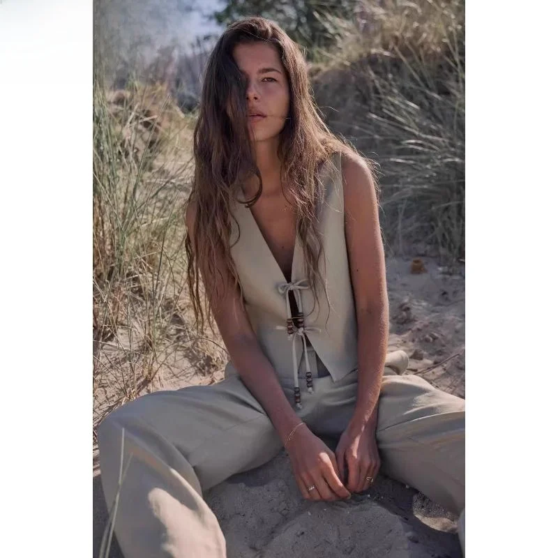 Linen Mix Wide Leg Pants V-Ne Tie-Detail Beaded Knot Decorated Tank Top Original Design Summer Collection
Linen Mix Wide Leg Pants V-Ne Tie-Detail Beaded Knot Decorated Tank Top Original Design Summer Collection