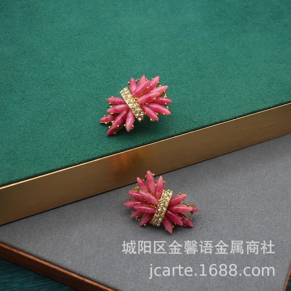 Винтажный стиль, дизайн ювелирных изделий, серьги в стиле ретро, розовые, медные, позолоченные, с драгоценным камнем маркизы, элегантные серьги-гвоздики в виде букета
Винтажный стиль, дизайн ювелирных изделий, серьги в стиле ретро, розовые, медные, позолоченные, с драгоценным камнем маркизы, элегантные серьги-гвоздики в виде букета