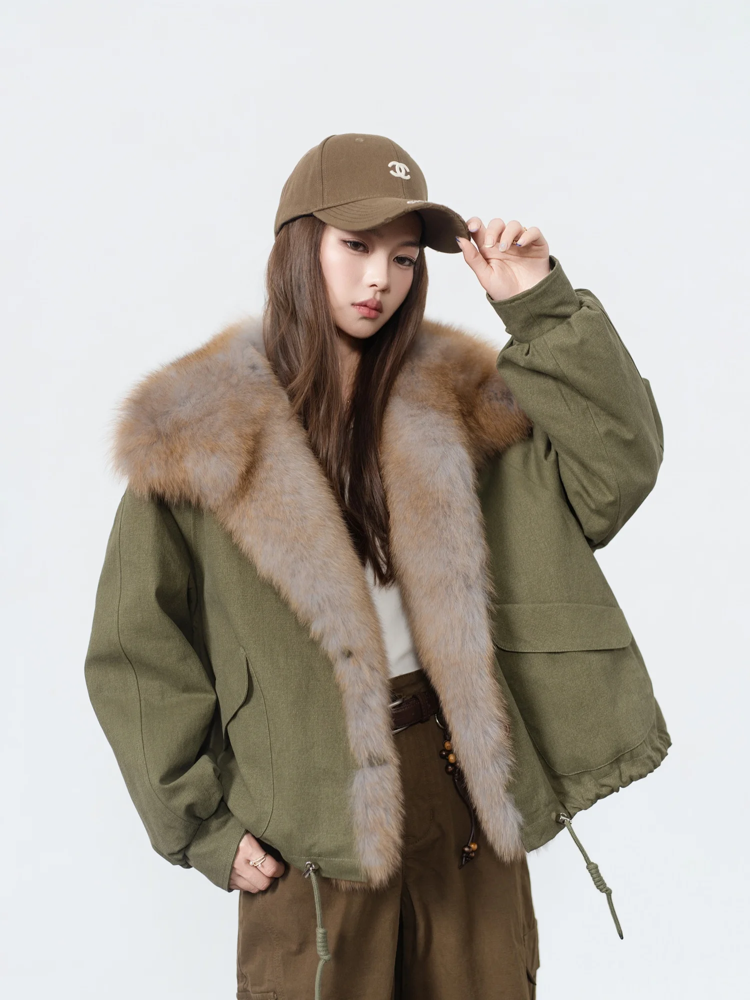 Пуховик Yuejin Pak с меховым воротником, из хлопковой ткани, в стиле милитари, с цветовыми блоками, молодежный, женский, Cleanfit, длинный, с меховой отделкой.
Пуховик Yuejin Pak с меховым воротником, из хлопковой ткани, в стиле милитари, с цветовыми блоками, молодежный, женский, Cleanfit, длинный, с меховой отделкой.