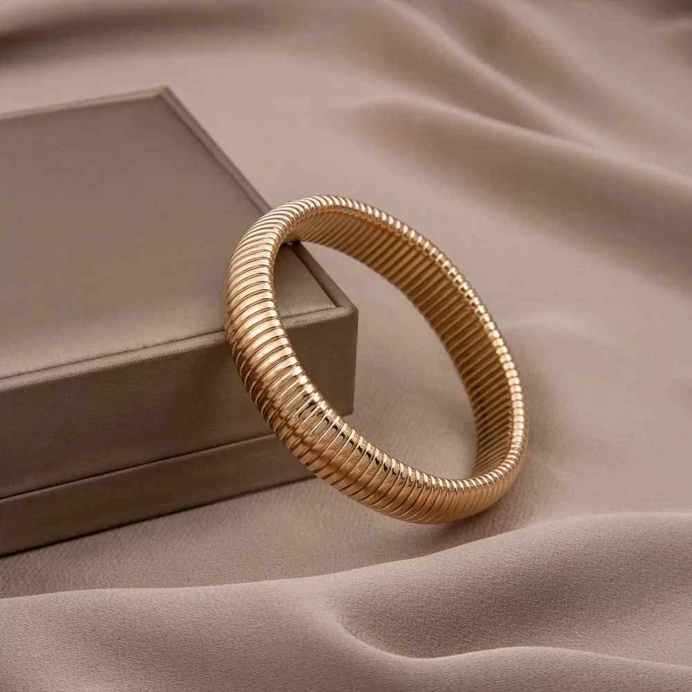 Rose Gold Plated Chain Bangle Bracelets - Vintage Style for Ladies' Party Wear
Rose Gold Plated Chain Bangle Bracelets - Vintage Style for Ladies' Party Wear