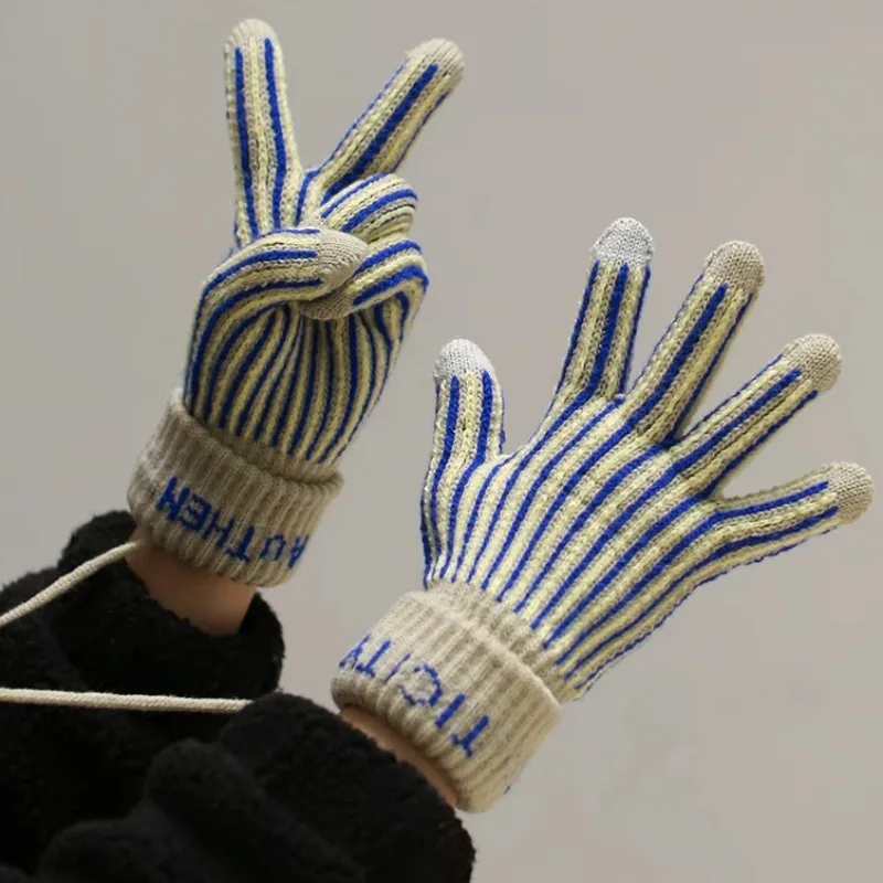 Retro Striped Knitted Touchscreen Gloves Women Men Thickened Plus Velvet Winter Gloves with Rope Halter Neck Students Mittens
Retro Striped Knitted Touchscreen Gloves Women Men Thickened Plus Velvet Winter Gloves with Rope Halter Neck Students Mittens