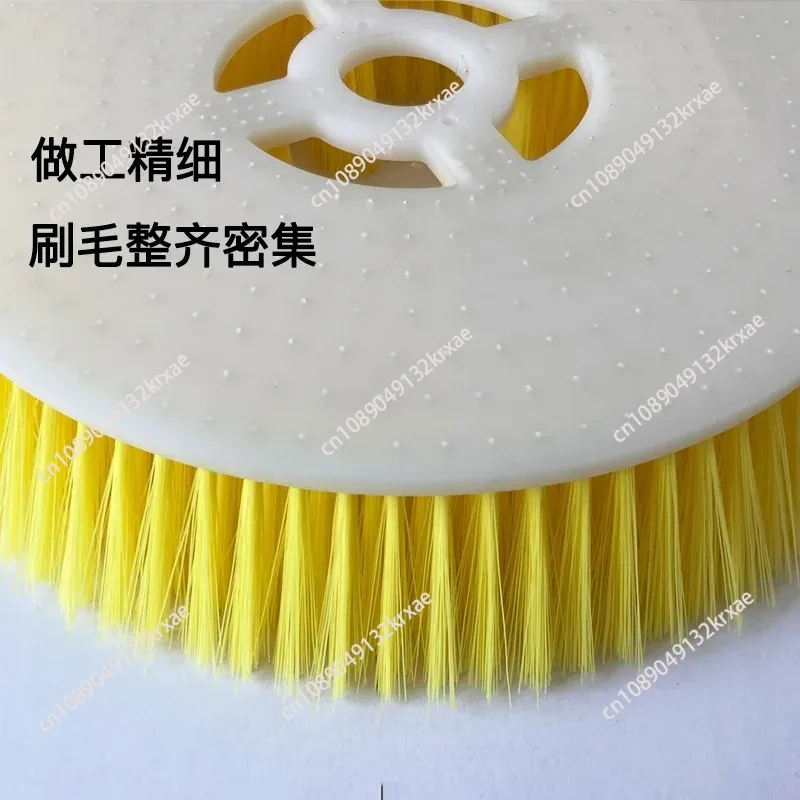 Щетка для чистки фотоэлектрических панелей. Дисковая щетка большого диаметра. Оборудование для чистки панелей солнечной фотоэлектрической панели.
Щетка для чистки фотоэлектрических панелей. Дисковая щетка большого диаметра. Оборудование для чистки панелей солнечной фотоэлектрической панели.