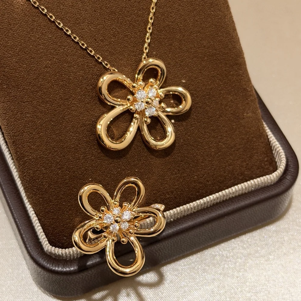 925 Silver Women's Elegant Large Zircon Ornament Necklace Flower Pendant Neck Decoration Party Gift Sparkling Fashion Jewelry
925 Silver Women's Elegant Large Zircon Ornament Necklace Flower Pendant Neck Decoration Party Gift Sparkling Fashion Jewelry