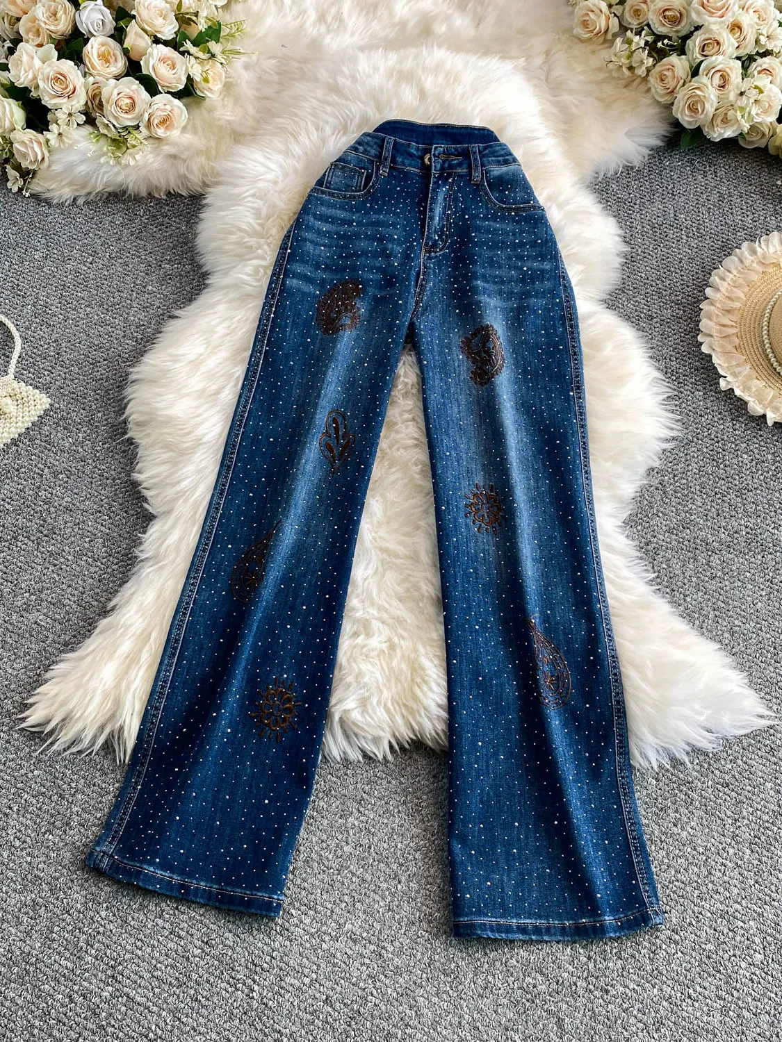 Retro Embroidered Rhinestone High Waist Wide Leg Jeans Women's New 2026 Slimming Straight Cut Trousers Commute Style
Retro Embroidered Rhinestone High Waist Wide Leg Jeans Women's New 2026 Slimming Straight Cut Trousers Commute Style