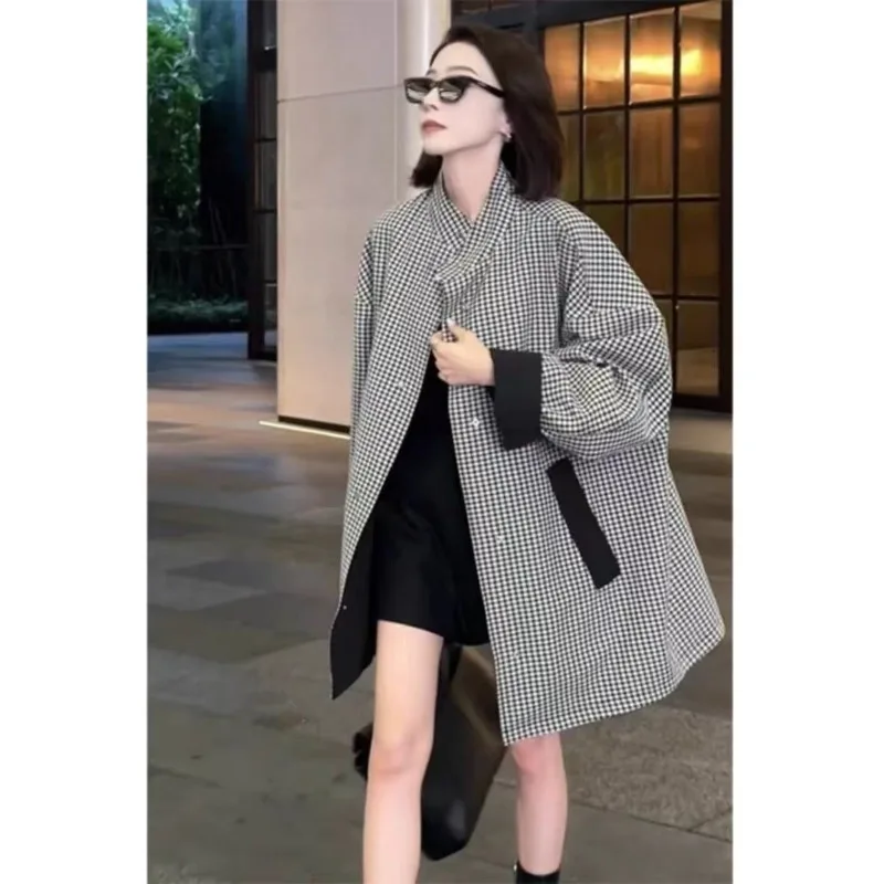 Женский тренч-пальто в клетку средней длины, модный, роскошный, для невысоких, новый, удобный, минималистичный, повседневный, нишевый, весна-осень
Женский тренч-пальто в клетку средней длины, модный, роскошный, для невысоких, новый, удобный, минималистичный, повседневный, нишевый, весна-осень