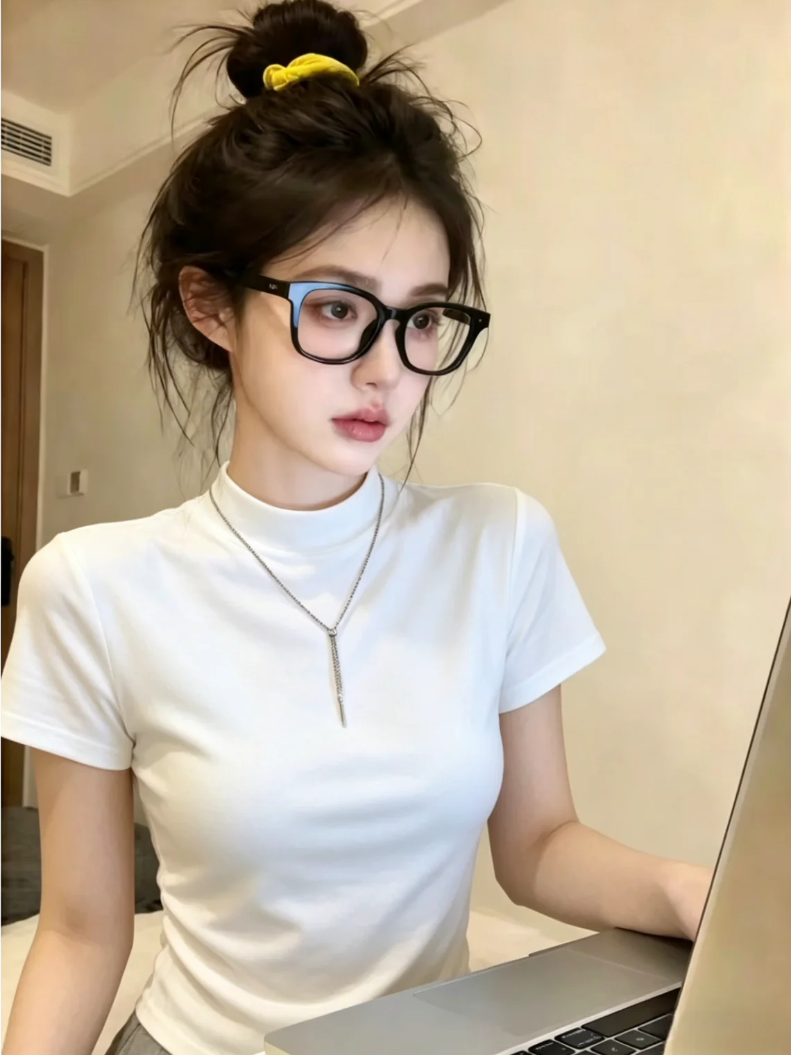 Slim Fit Half High Collar Short Sleeve T-Shirt Women's Pure Color Summer New Lazy Style Versatile Top Commute Korean Style
Slim Fit Half High Collar Short Sleeve T-Shirt Women's Pure Color Summer New Lazy Style Versatile Top Commute Korean Style