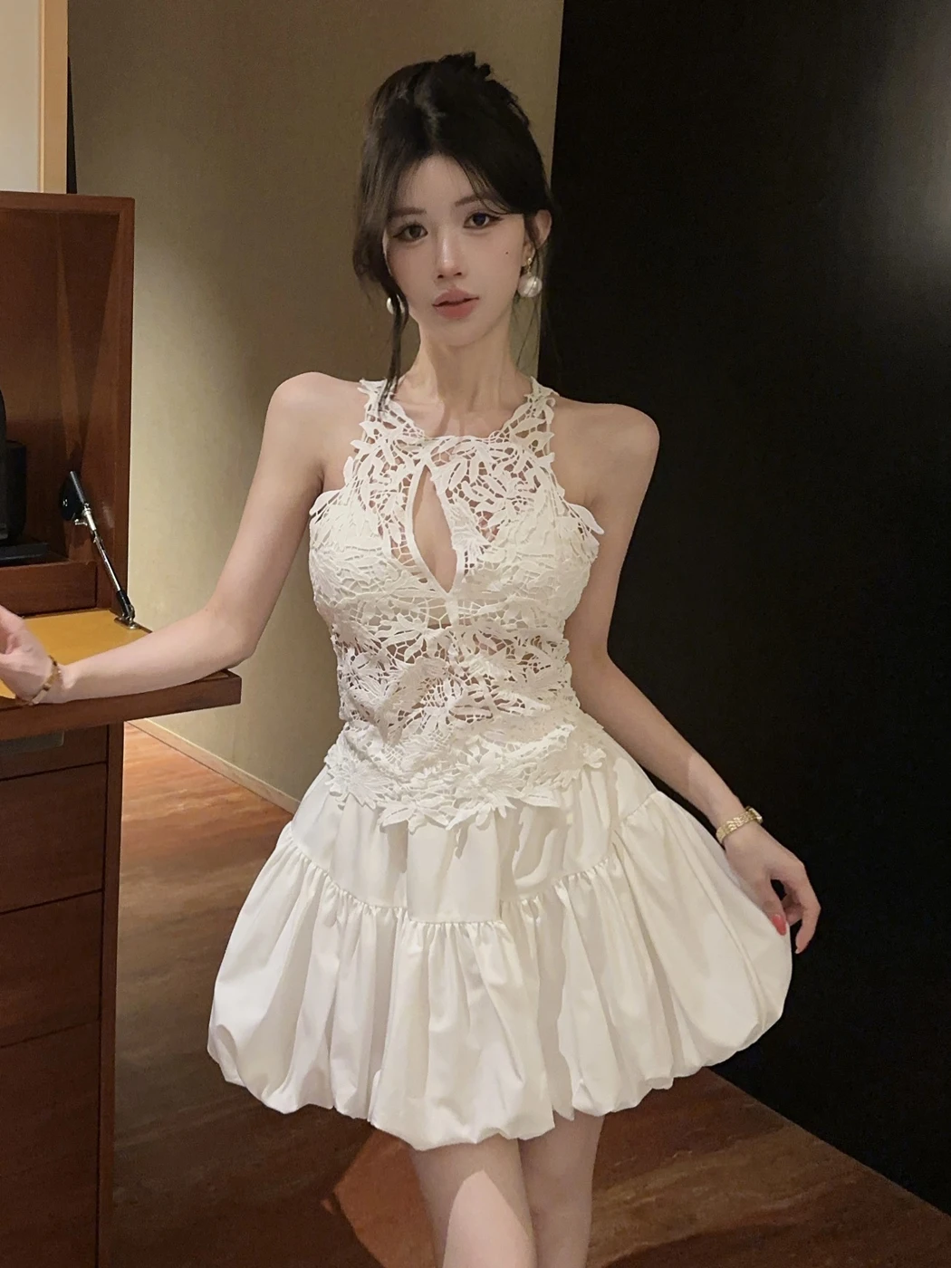 Pure Desire Sexy Hollow out Lace Slim Fit Sleeveless High Waist Puff Flower Half Skirt Set Short Length Splice Style Fashion Set
Pure Desire Sexy Hollow out Lace Slim Fit Sleeveless High Waist Puff Flower Half Skirt Set Short Length Splice Style Fashion Set
