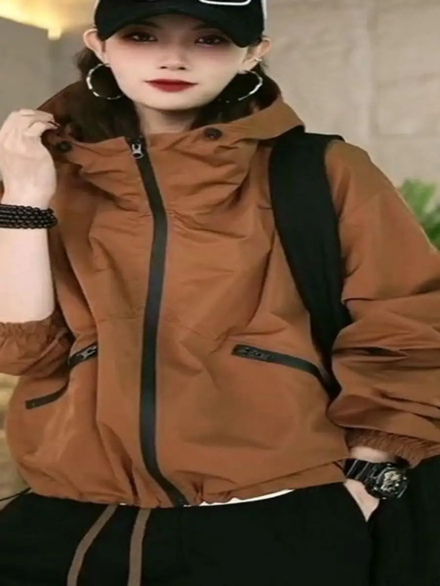 Свободная женская весенне-осенняя модная повседневная ветровка с капюшоном больших размеров, верхняя одежда, удобный дышащий топ
Свободная женская весенне-осенняя модная повседневная ветровка с капюшоном больших размеров, верхняя одежда, удобный дышащий топ