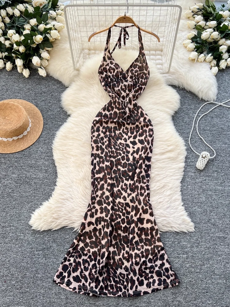 2025 Summer American Sexy Leopard Print Halter Dress Women V-Neck Backless Slim Fishtail Slip Dress Casual Nightclub Streetwear
2025 Summer American Sexy Leopard Print Halter Dress Women V-Neck Backless Slim Fishtail Slip Dress Casual Nightclub Streetwear