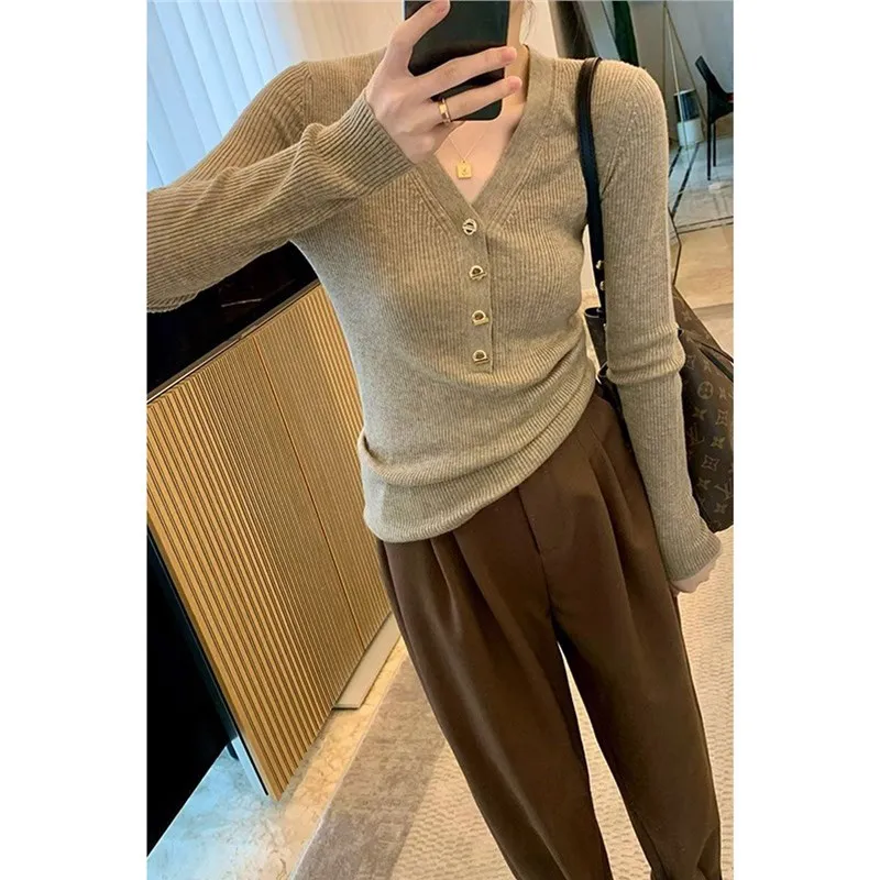 Французский вязаный свитер для женщин, осенний новый высококачественный свитер, базовый слой, стильный топ 
Французский вязаный свитер для женщин, осенний новый высококачественный свитер, базовый слой, стильный топ