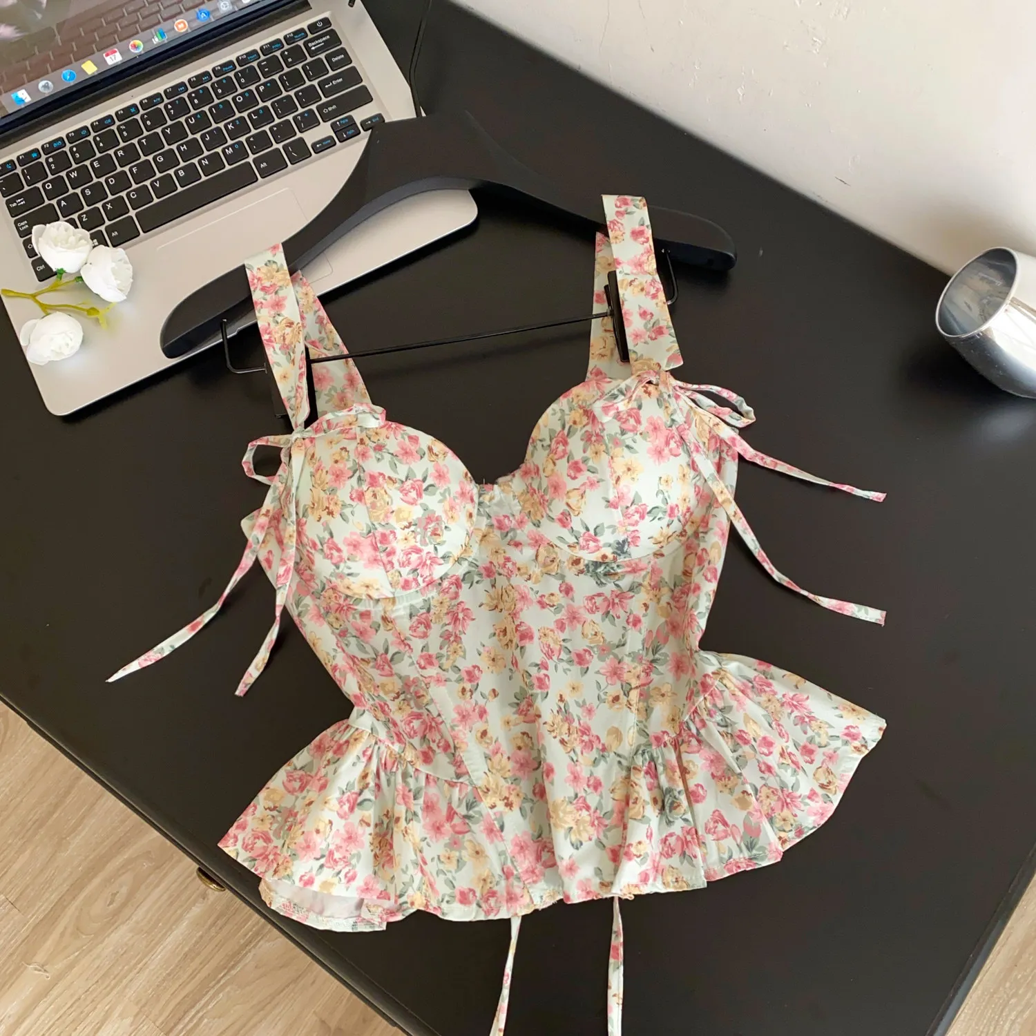 Ruffled Hem Printed Corset Lace Up Shaper Tops Women Slim Bones Camisole Sexy Backless Tank Top Summer Fashion Skinny Tunic Vest
Ruffled Hem Printed Corset Lace Up Shaper Tops Women Slim Bones Camisole Sexy Backless Tank Top Summer Fashion Skinny Tunic Vest