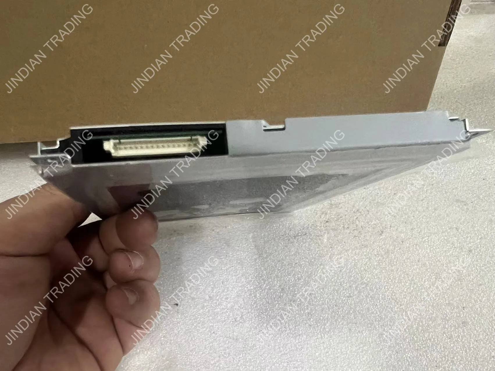 Tested intact CMC-GG1N1005DTSW-W-E Original 5.7-inch industrial display screen with 15 pin interface
Tested intact CMC-GG1N1005DTSW-W-E Original 5.7-inch industrial display screen with 15 pin interface