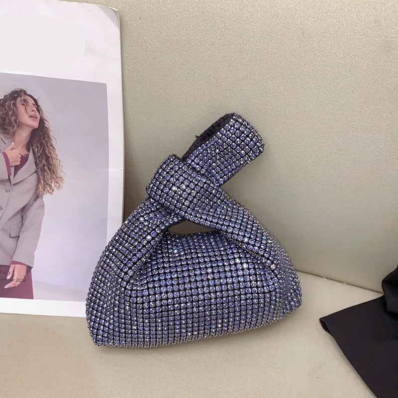 Niche design diamond-encrusted vest portable shoulder bag diamond bag women's shiny full diamond armpit bag
Niche design diamond-encrusted vest portable shoulder bag diamond bag women's shiny full diamond armpit bag