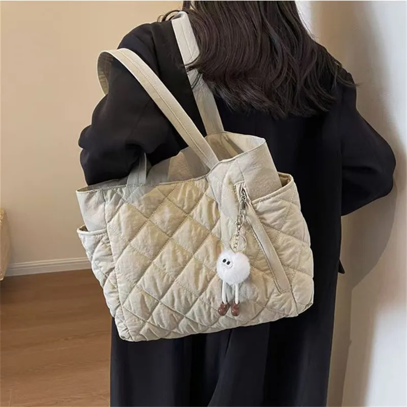 Женская стеганая сумка с черным и бежевым ромбом, нейлоновые сумки, сумка через плечо с кошельком и подвеской для женщин, большая сумка для повседневного использования
Женская стеганая сумка с черным и бежевым ромбом, нейлоновые сумки, сумка через плечо с кошельком и подвеской для женщин, большая сумка для повседневного использования