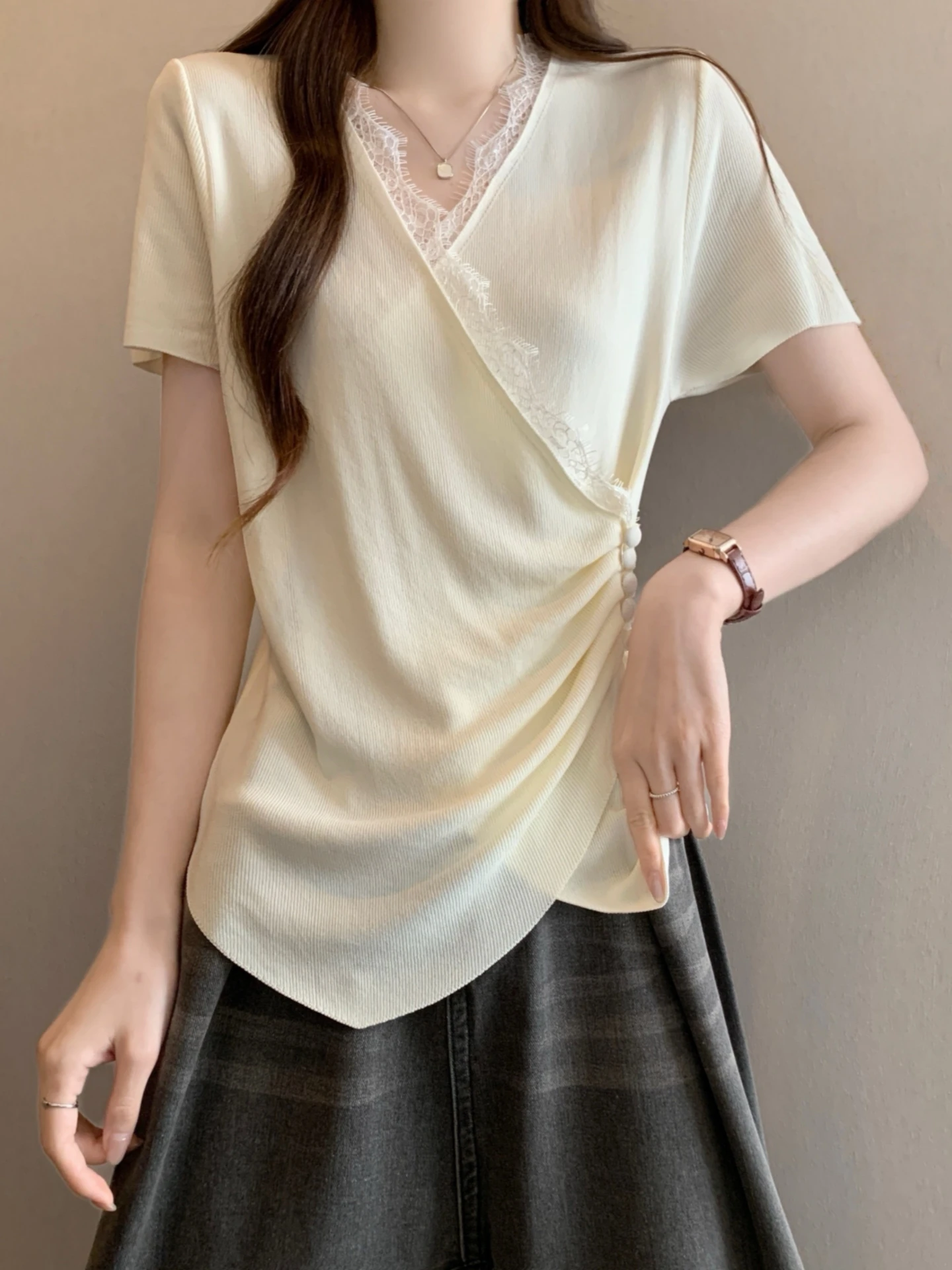 Lace Cross V-Neck Short Sleeve Ice Silk T-Shirt Women Summer plus Size Irregular Waist Slimming Base Shirt Commute Style
Lace Cross V-Neck Short Sleeve Ice Silk T-Shirt Women Summer plus Size Irregular Waist Slimming Base Shirt Commute Style